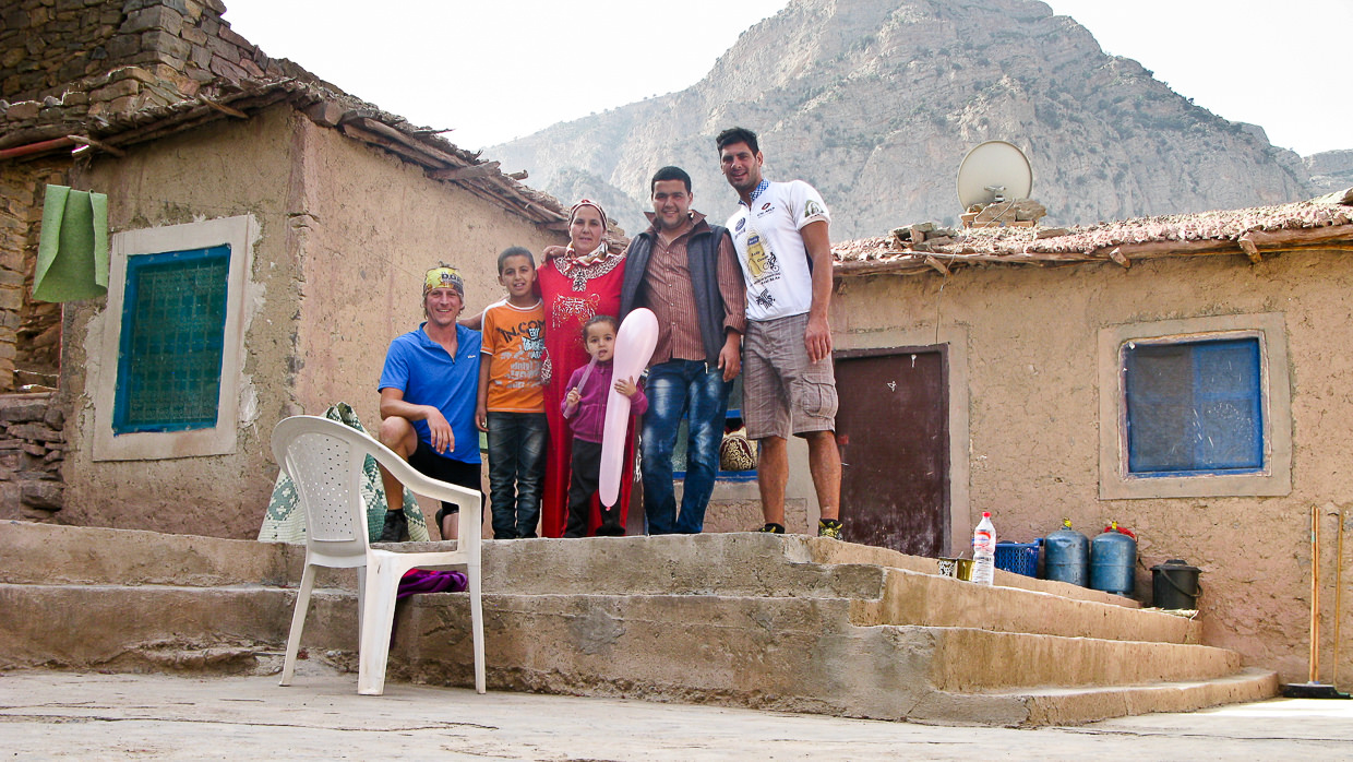 Berber family possing with two cyclist