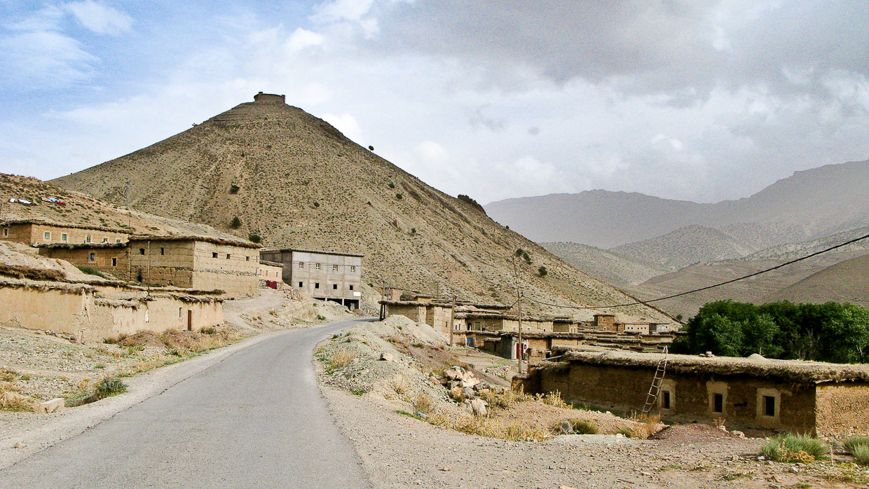 A street of Timit and its watchtower